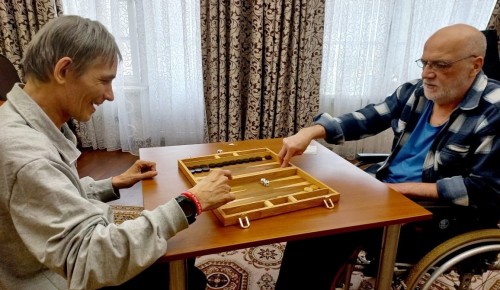 В геронтологическом центре «Тропарево» рассказали о терапевтическом эффекте настольных игр