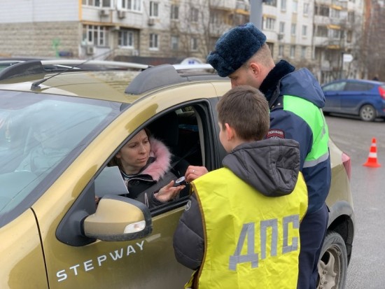 В Москве сотрудники Госавтоинспекции ЮЗАО совместно с отрядами ЮИД проводят мероприятия профилактической направленности