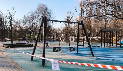 В Воронцовском парке проводятся весенние работы по благоустройству