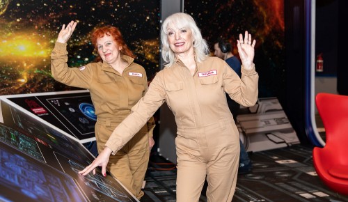 В окружных центрах московского долголетия покажут мюзикл в День космонавтики