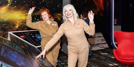 В окружных центрах московского долголетия покажут мюзикл в День космонавтики