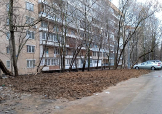 В Гагаринском районе снесли заброшенную кирпичную постройку