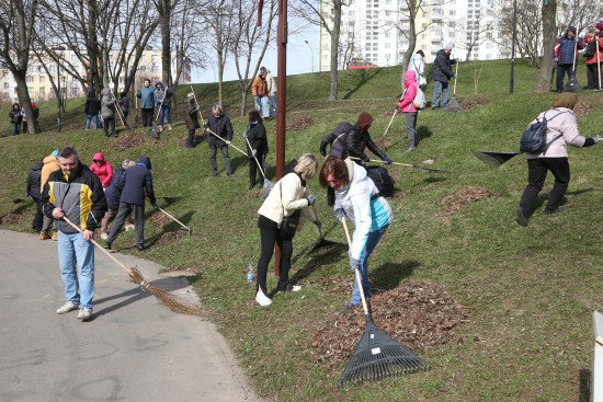 Навели чистоту. В общегородском субботнике на юго-западе столицы приняли участие около 2,5 тыс. человек