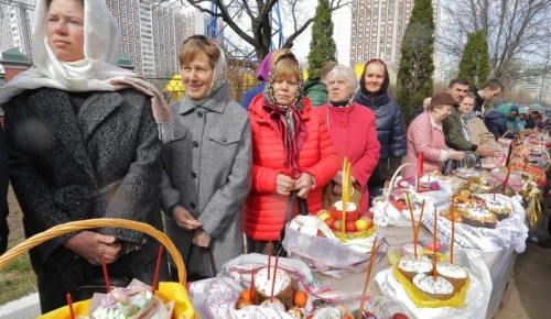 Освящение куличей в Воронцовском парке