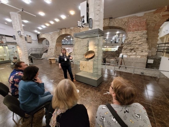 Подопечные ТЦСО «Ясенево» побывали на экскурсии в Музее археологии Москвы