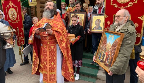Представители храма Всех преподобных отцев Киево-Печерских поздравили участников общества инвалидов