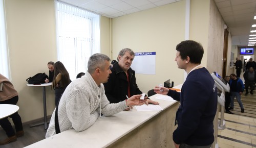 Волонтеры активно информируют москвичей о возможности военной службы по контракту