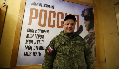 Юрий Васильев поддержал пришедших на столичный пункт отбора контрактников добровольцев