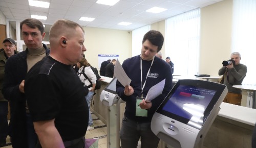 Москвичи благодарят волонтёров за возможность узнать больше о записи на контрактную службу