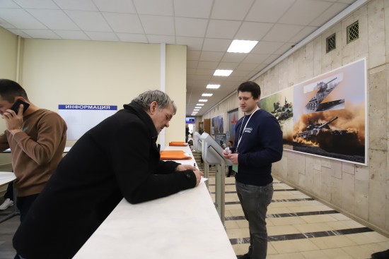 Волонтеры: Москвичи активно интересуются возможностью прохождения военной службы по контракту