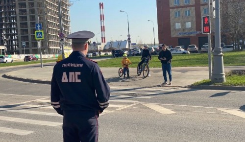 Сотрудники столичной Госавтоинспекции провели для детей минутки безопасности