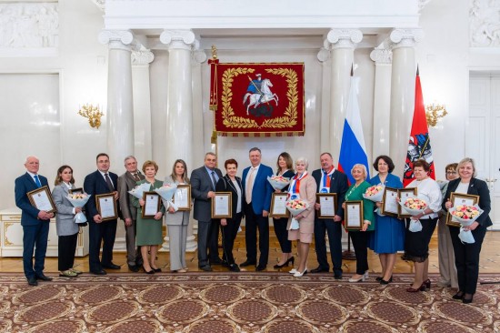 Собянин вручил награды заслуженным москвичам накануне первомайских праздников