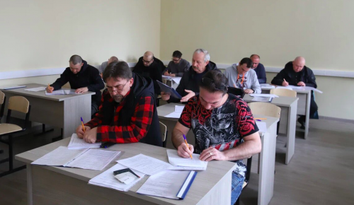 Волонтеры: Интерес к информации о службе по контракту проявляют москвичи всех возрастов