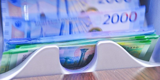 Полицейские Обручевского района задержали мошенников, шантажировавших кассира магазина