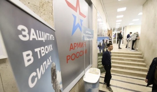 Анна Михайловская посетила столичный пункт отбора на службу по контракту
