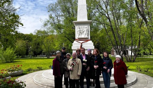 Библиотекари Ломоносовского района поучаствовали в мемориально-патронатной акции 10 мая