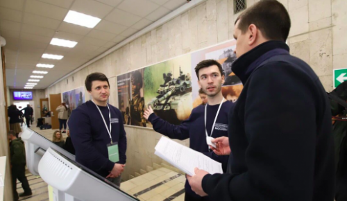 Московские волонтеры активно консультируют граждан относительно военной службы по контракту