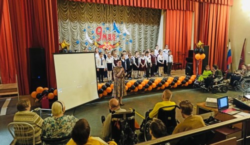 В геронтологическом центре «Тропарево» выступили с концертами ученики школ №113 и №1212