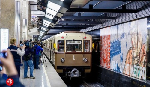 Жители Зюзина оценили праздничный парад поездов на БКЛ в честь 88-летия метро