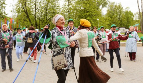Пенсионеры Зюзина могут поучаствовать в массовом заходе по скандинавской ходьбе 19 мая