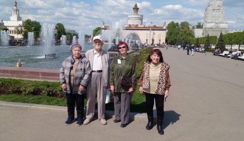 Для жителей геронтологического центра «Тропарево» организовали экскурсию на ВДНХ