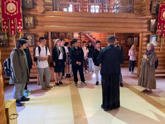 В храме Всех преподобных отцев Киево-Печерских прошла экскурсия для иностранных студентов