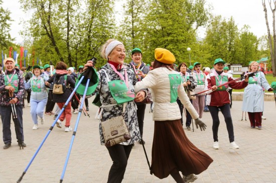 Пенсионеры Зюзина могут поучаствовать в массовом заходе по скандинавской ходьбе 19 мая