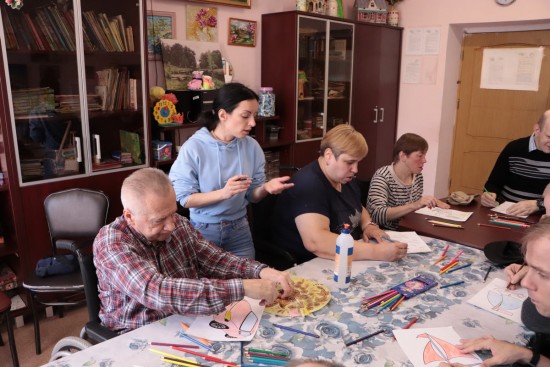 В СД «Обручевский» провели творческий мастер-класс «Бисерная картина»
