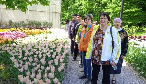 Жители СД «Обручевский» побывали в ботаническом саду «Аптекарский огород»