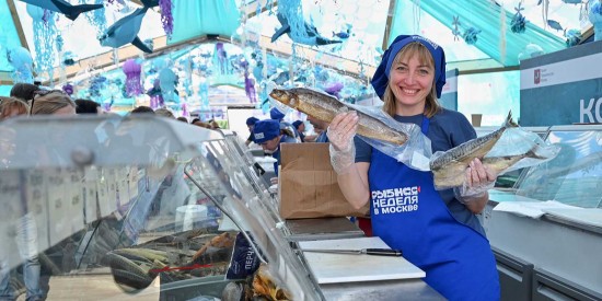 На фестивале «Рыбная неделя» в Северном Бутове можно купить сардины, балтийскую кильку и чипсы из сома 