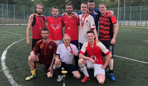 Спортсмены Зюзина заняли 2 место на турнире по мини-футболу