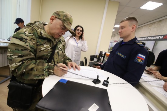 Журналист Владимир Соловьев посетил столичный пункт отбора на военную службу по контракту