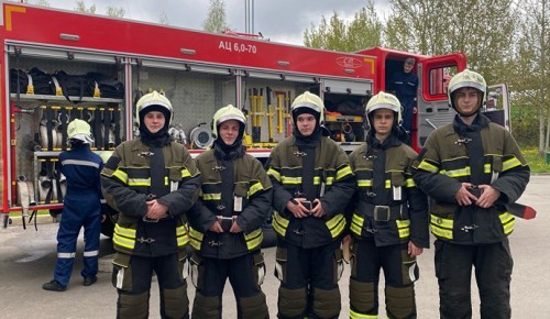 Они учатся быть пожарными: в Зеленограде прошли практические занятия со студентами