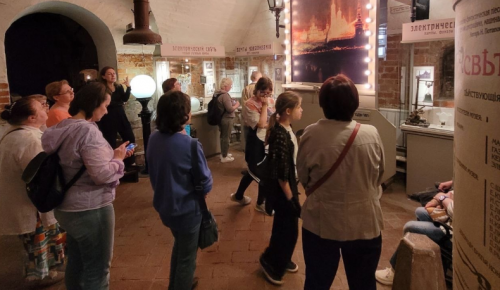 Подопечные ТЦСО «Ясенево» побывали на экскурсии в музее «Огни Москвы»