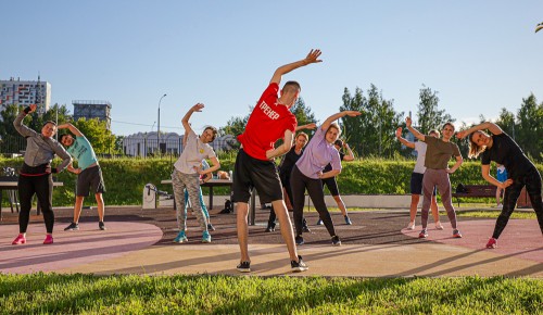 Жители Южного Бутова могут заняться фитнесом на бесплатных тренировках проекта «Мой спортивный район»