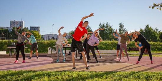 Жители Южного Бутова могут заняться фитнесом на бесплатных тренировках проекта «Мой спортивный район»