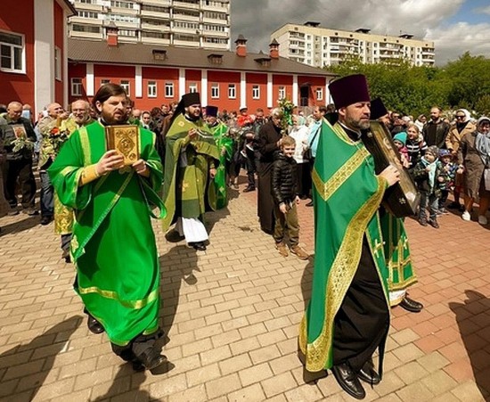 В храме Живоначальной Троицы в Конькове отметили Престольный праздник