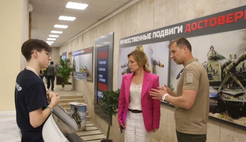 Депутат МГД Киселева отметила большое количество добровольцев в пункте отбора контрактников