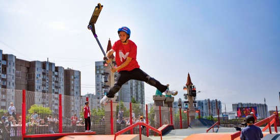 На площадках «Московских сезонов» в ЮЗАО работают скейт-парки и самокат-школы