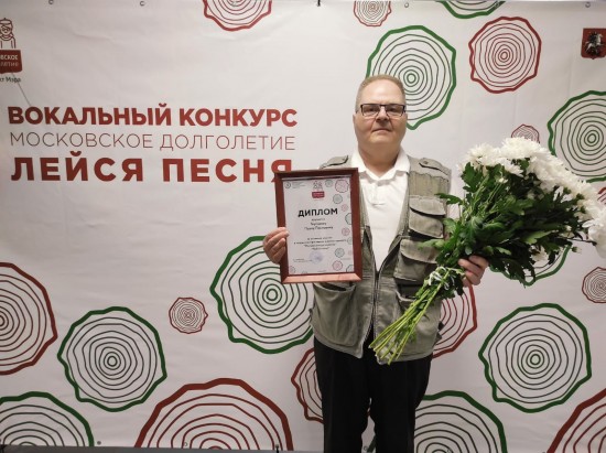 Активист ЦСО «Гагаринский» поучаствовал в районном конкурсе в рамках Вокального фестиваля «Московского долголетия»