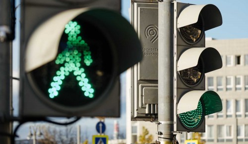 На ряде улиц в Ясеневе поставили новые светофоры 