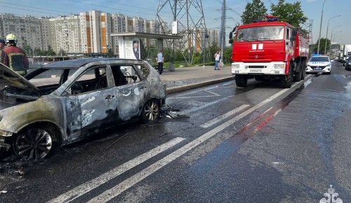 Сотрудники МЧС потушили пожар на МКАД