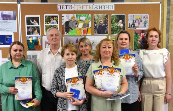 В НИИ «Полюс» назвали победителей конкурса «Дети - цветы жизни»