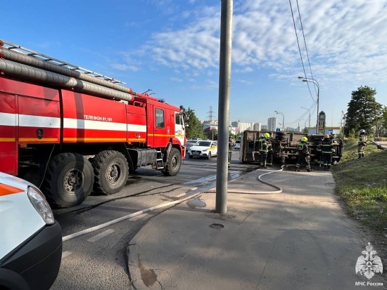 Спасатели ликвидировали последствия ДТП на Варшавке