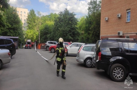 Пожарно-спасательные подразделения Юго-Западного округа провели тренировочные пожарно-тактические занятия на высотных зданиях округа