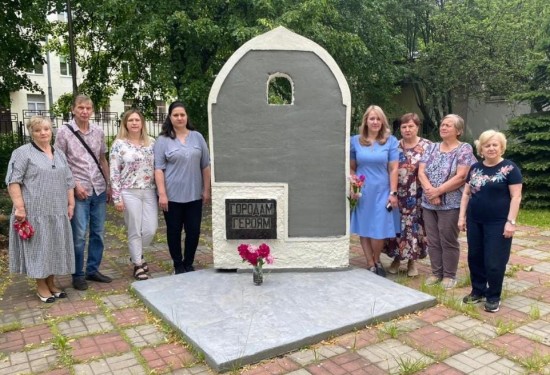 Ветераны района Зюзино возложили цветы к памятнику «Городам героям»