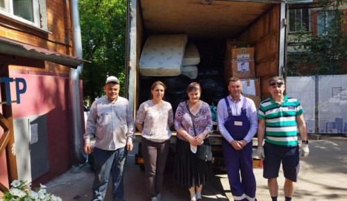 Волонтеры социальной службы Троицкого храма в Старых Черемушках передали помощь одиноким матерям