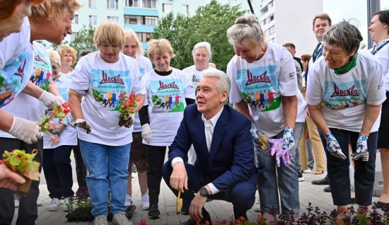 Клубы по интересам. В нашем округе работают семь центров московского долголетия