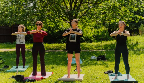 В Воронцовском парке стартуют бесплатные занятия по волейболу и расслабляющей йоге