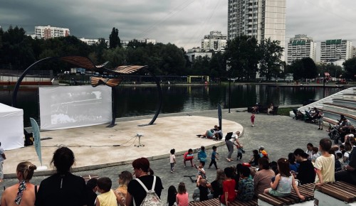 В ЮЗАО продлили программу мероприятий к Дню семьи, любви и верности